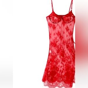Inner Secrets M Cherry red Lace negligee w/built in underwire bra & adj straps.